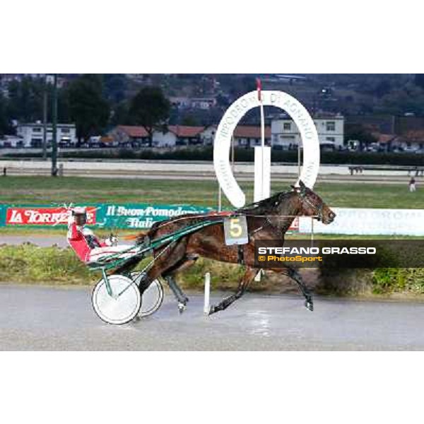 Robin Bakker and Robert Bi win the 86° Derby Italiano del Trotto Napoli - Ippodromo di Agnano,26 dec. 2013 ph.Stefano Grasso/Ippodromi Partenopei