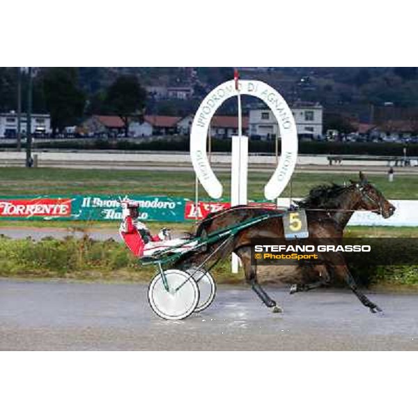 Robin Bakker and Robert Bi win the 86° Derby Italiano del Trotto Napoli - Ippodromo di Agnano,26 dec. 2013 ph.Stefano Grasso/Ippodromi Partenopei