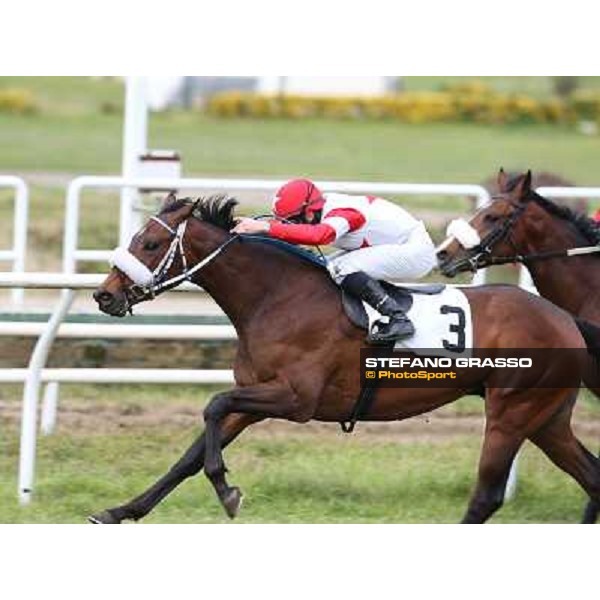 Francesco Dettori on Gulfstream Kitten goes to win the Premio Ass.Naz.ex Internati Lager Nazisti Napoli,Agnano 29 dicembre 2013 ph.Stefano Grasso/Ippodromi Partenopei srl