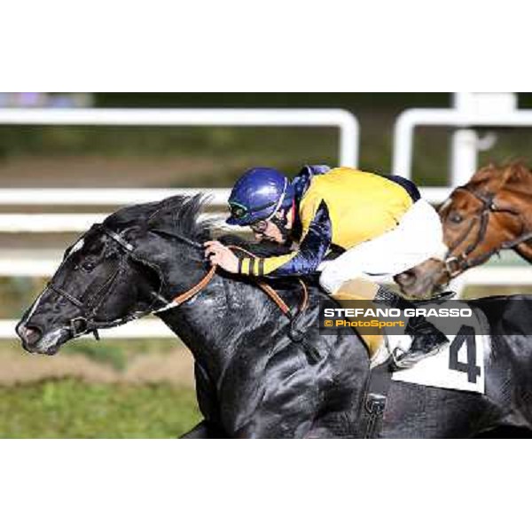 Djordje Perovic on Salford Secret wins the Premio Criterium Partenopeo Napoli,Agnano 29 dicembre 2013 ph.Stefano Grasso/Ippodromi Partenopei srl