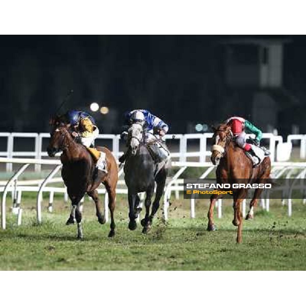 Djordjet Perovic on Lady Kikka wins the Premio Soragna beating Calittist and Comet Queen Napoli,Agnano 29 dicembre 2013 ph.Stefano Grasso/Ippodromi Partenopei srl