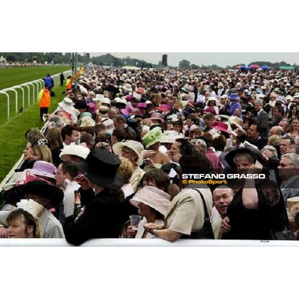 waiting for The Queen Royal Ascot at York - Ladies Day York, 16th june 2005 ph. Stefano Grasso