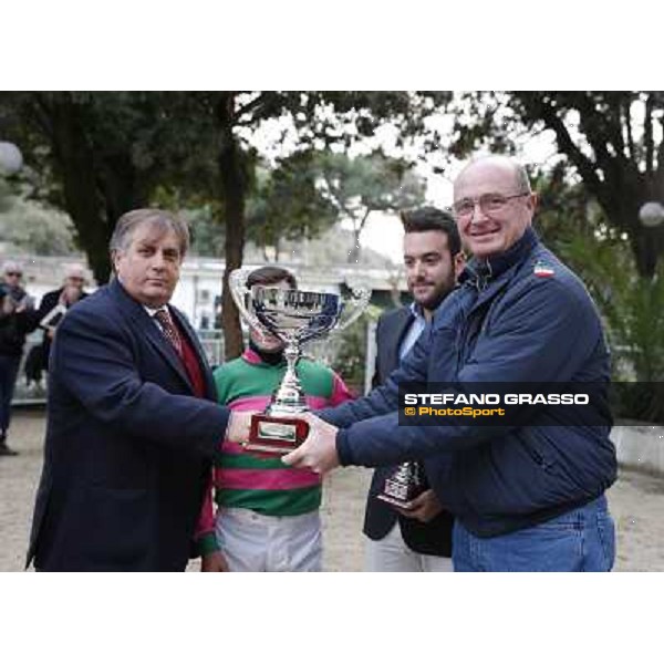 The prize giving ceremony of the Premio Mem.Domenico e Giuseppe Artina won by Mirco Demuro and Attrazione Napoli,Agnano 29 dicembre 2013 ph.Stefano Grasso/Ippodromi Partenopei srl