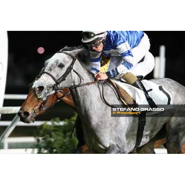 Djordjet Perovic on Lady Kikka wins the Premio Soragna beating Calittist Napoli,Agnano 29 dicembre 2013 ph.Stefano Grasso/Ippodromi Partenopei srl