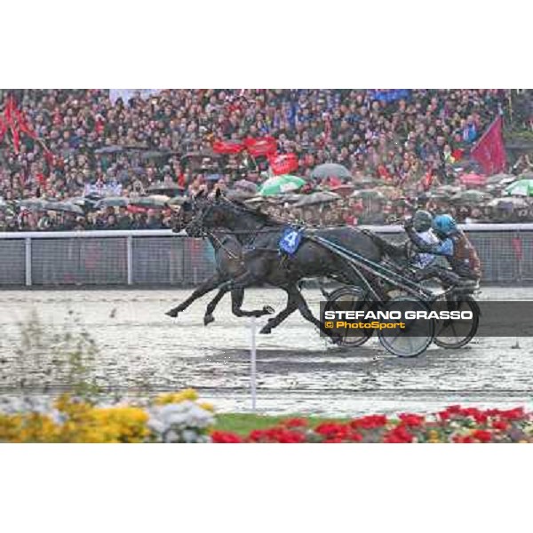 Orjan Kihlstrom with Maharajah wins the Grand Prix d\'Amerique 2014 Paris - Vincennes, 26th jan.2014 ph.Stefano Grasso
