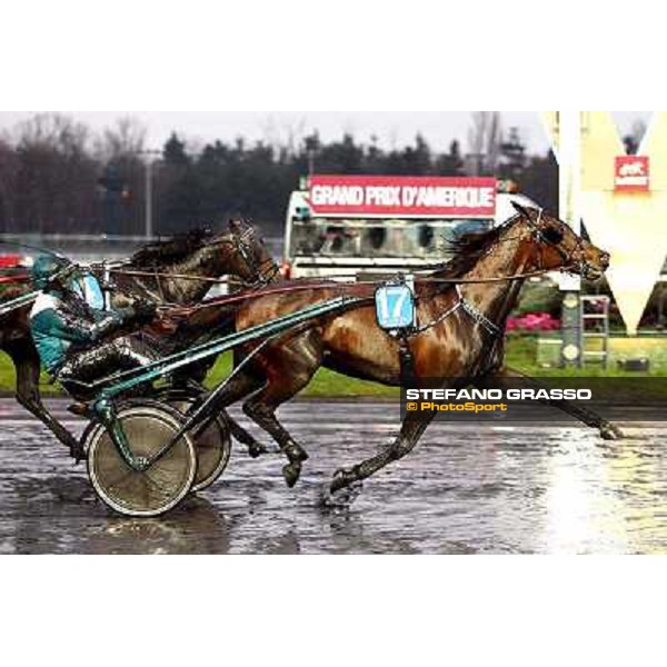 26/01/2014 VINCENNES;PARIS GRAND PRIX D\'AMERIQUE - CI - G1 HULTMAN Stefan (Entraineur);KIHLSTROM Orjan (Driver);TRAVKOMPANIET STALL AB (Casaque) MAHARAJAH Orjan Kilstrom and Maharajah win the 93° Grand Prix d\'Amerique ph.Scoop Dyga