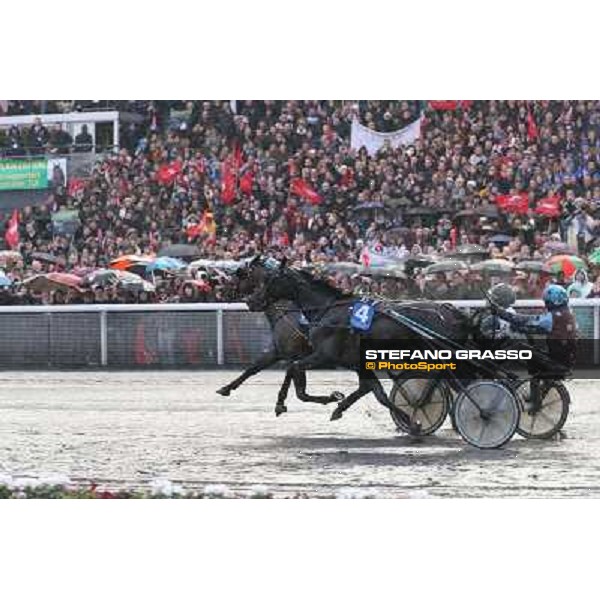 Orjan Kihlstrom with Maharajah wins the Grand Prix d\'Amerique 2014 Paris - Vincennes, 26th jan.2014 ph.Stefano Grasso