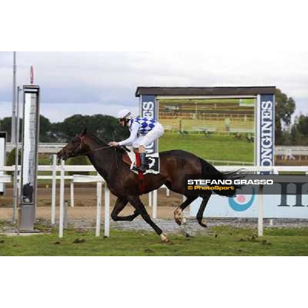 Fiori and Kaspersky win the Premio Donatello Roma - Capannelle racecourse,2nd march 2014 ph.Domenico Savi/Grasso