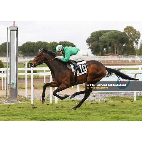 Francesco Dettori on Slowpoke wins the Premio Mezzegra Rome, Capannelle racecourse, 23rd march 2014 ph.Domenico Savi/Grasso