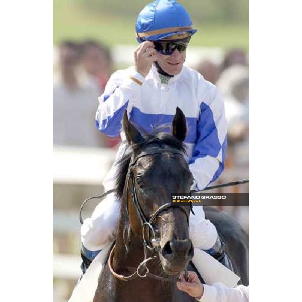 Olivier Peslier on Guest Connection enters in the winner enclosure of Premio Primi Passi San Siro, Milan 18th june 2005 ph. Stefano Grasso