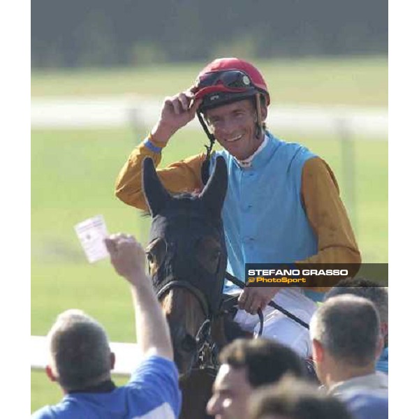 exulting Adrie De Vries on Gyreka enters in the winner enclosure after winning The Oaks d\'Italia San Siro, Milan 18th june 2005 ph. Stefano Grasso
