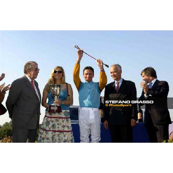 exulting Adrie De Vries during the winning ceremony of The Oaks d\'Italia San Siro, Milan 18th june 2005 ph. Stefano Grasso