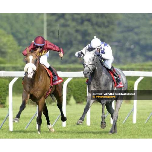Endo Botti on Electrocutionist (left) wins The Gran Premio Milano beating Vol De Nuit with Maurizio Pasquale Milano, San Siro 19th june 2005 ph. Stefano Grasso