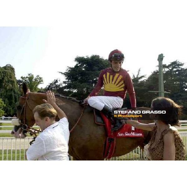 Cristiana Brivio Sforza congratulates with Endo Botti on Electrocutionist, winner of The Gran Premio Milano Milano, San Siro 19th june 2005 ph. Stefano Grasso