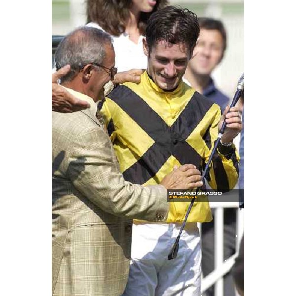 Mirco Demuro receivers from Gianfranco Dettori a silver wip Milano San Siro 19th june 2005 ph. Stefano Grasso
