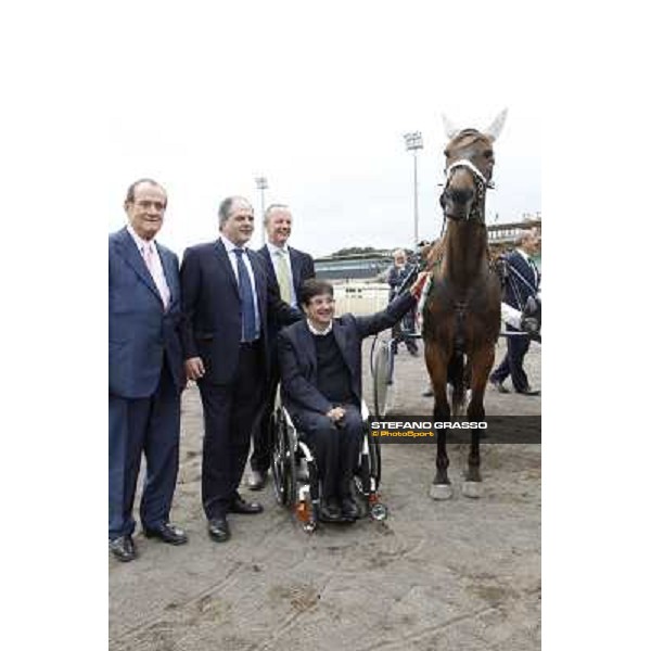 Avv.Pancalli, on.Castiglione , ing.Tomaso Grassi Presidente e ing.Elio Pautasso, tagliano il nastro all\'inaugurazione della nuova pista di trotto all\'ippodromo delle Capannelle Roma - Capannelle, 9 aprile 2014 ph.Domenico Savi/Stefano Grasso