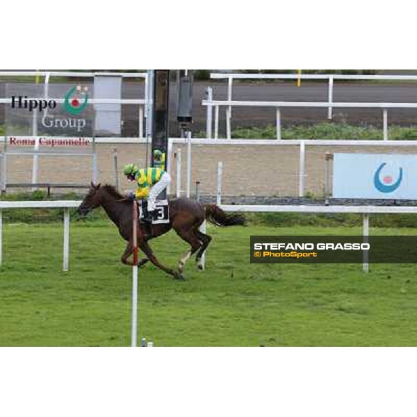 Carlo Fiocchi on Guizzo Vincente wins the Premio Bilitis Roma - Capannelle racecourse,15th april 2014 ph.Domenico Savi/Grasso