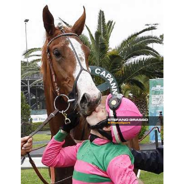 Roma 27 aprile 2014 Capannelle Racecourse Premio Regina Elena Mirco Demuro kisses Vague Nouvelle ph.DomenicoSavi/GRASSO ph.DomenicoSavi/GRASSO