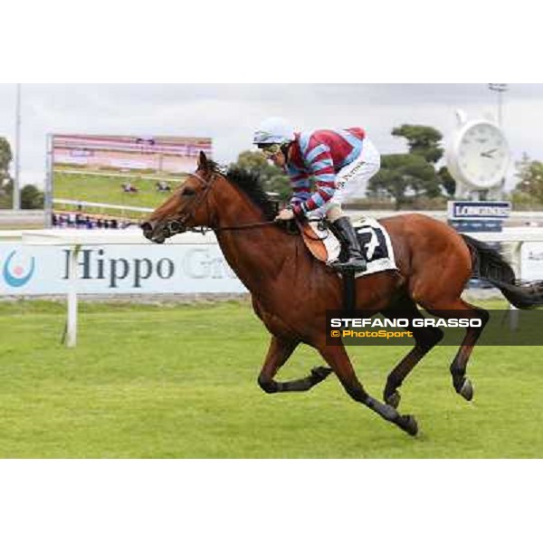 Roma 27 aprile 2014 Capannelle Racecourse Premio Distant Way Djorde Perovic wince su Rito Abbreviato ph.DomenicoSavi/GRASSO