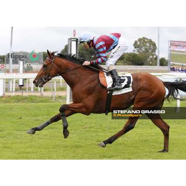 Roma 27 aprile 2014 Capannelle Racecourse Premio Distant Way Djorde Perovic wince su Rito Abbreviato ph.DomenicoSavi/GRASSO