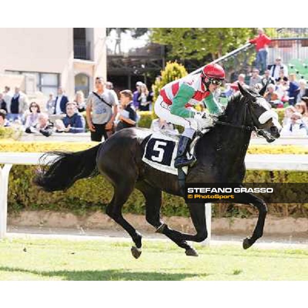 Carlo Fiocchi on Indipendenza wins the Premio Marguerite Vernaut Roma 1st may 2014 ph.DomenicoSavi/GRASSO