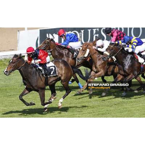 Roma 1 Maggio 2014 Capannelle Racecourse Mirco Demuto vince il Premio Morigi su Isla Mujereres www.capannelleippodromi.it ph.DomenicoSavi/GRASSO