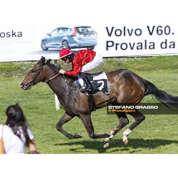 Roma 1 Maggio 2014 Capannelle Racecourse Mirco Demuto vince il Premio Morigi su Isla Mujereres www.capannelleippodromi.it ph.DomenicoSavi/GRASSO
