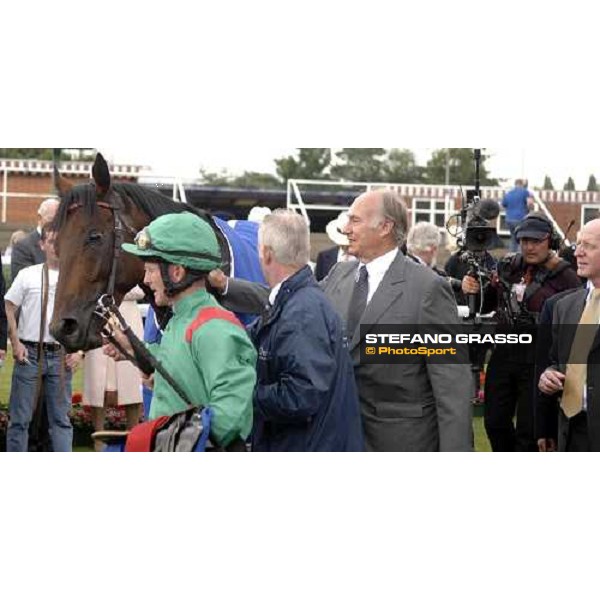 Azamour wins with Kinane, The Aga Khan (centre) and John Oxx (rt) pic Bil selwyn 23-7-05