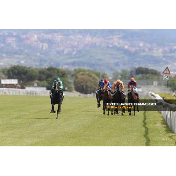 Samuele Diana on Giacas wins the Premio Misil Al Maktoum Stakes Rome, Capannelle racecourse,11th may 2014 photo Stefano Grasso