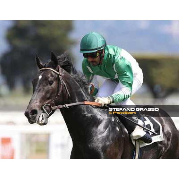 Samuele Diana on Giacas wins the Premio Misil Al Maktoum Stakes Rome, Capannelle racecourse,11th may 2014 photo Stefano Grasso