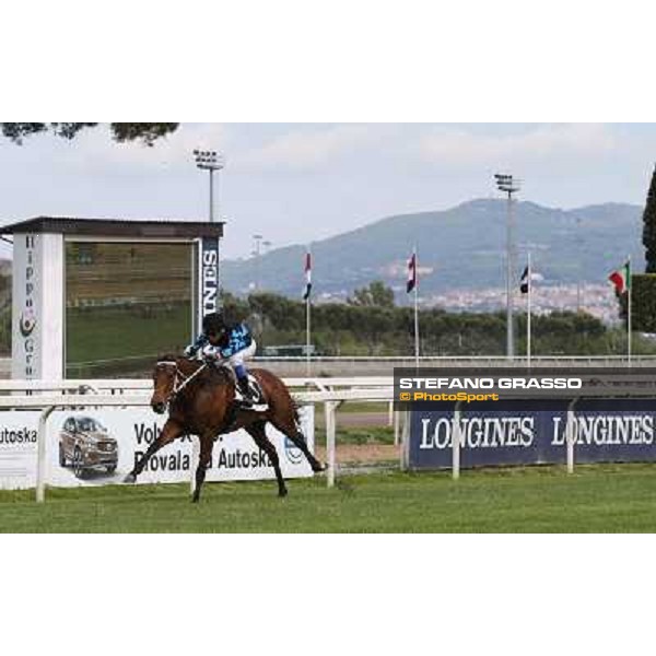 Carlo Fioccchi on Lucky Serena wins the Premio Tadolina Mem.Patrizio Galli Uae Stakes Rome, Capannelle racecourse,11th may 2014 photo Stefano Grasso