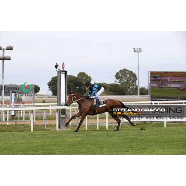 Carlo Fioccchi on Lucky Serena wins the Premio Tadolina Mem.Patrizio Galli Uae Stakes Rome, Capannelle racecourse,11th may 2014 photo Stefano Grasso