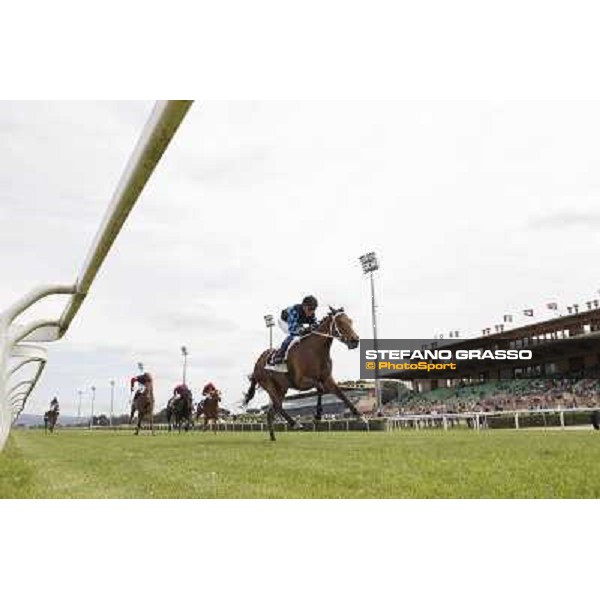 Carlo Fioccchi on Lucky Serena wins the Premio Tadolina Mem.Patrizio Galli Uae Stakes Rome, Capannelle racecourse,11th may 2014 photo Stefano Grasso