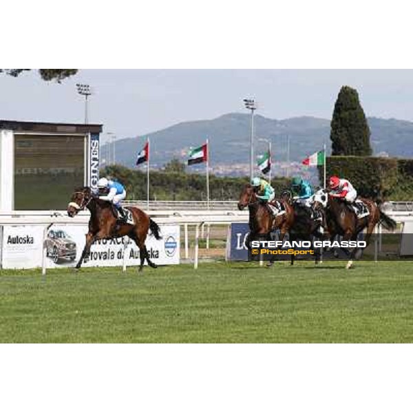 Carlo Fiocchi on Valvibrata wins the Premio Mario Perretti Mujahid Stakes Rome, Capannelle racecourse,11th may 2014 photo Stefano Grasso