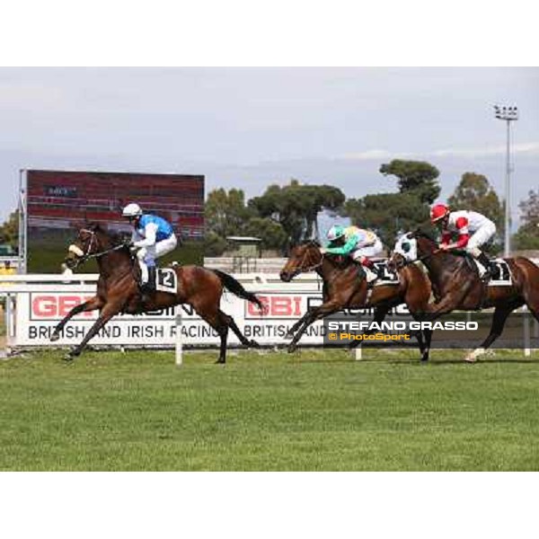 Carlo Fiocchi on Valvibrata wins the Premio Mario Perretti Mujahid Stakes Rome, Capannelle racecourse,11th may 2014 photo Stefano Grasso