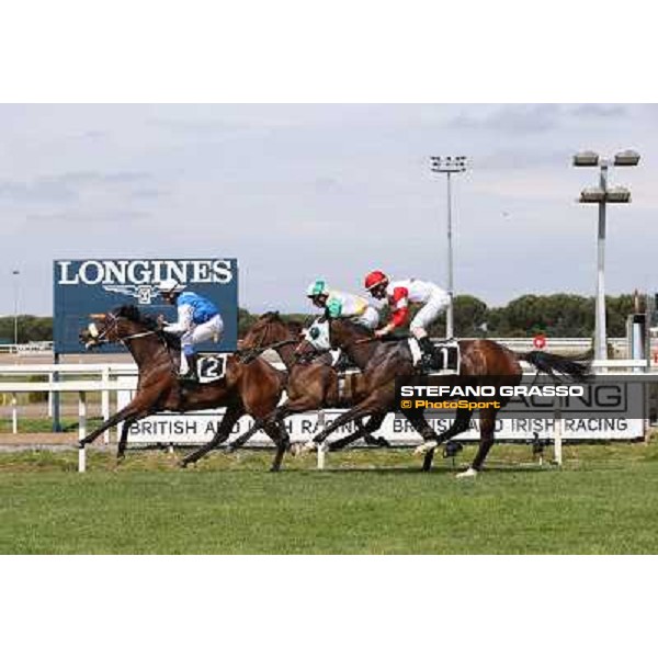 Carlo Fiocchi on Valvibrata wins the Premio Mario Perretti Mujahid Stakes Rome, Capannelle racecourse,11th may 2014 photo Stefano Grasso