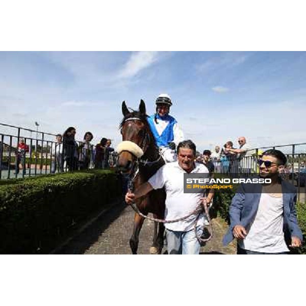 Carlo Fiocchi on Valvibrata wins the Premio Mario Perretti Mujahid Stakes Rome, Capannelle racecourse,11th may 2014 photo Stefano Grasso