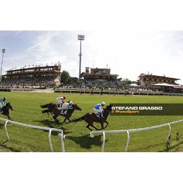 Carlo Fiocchi on Valvibrata wins the Premio Mario Perretti Mujahid Stakes Rome, Capannelle racecourse,11th may 2014 photo Stefano Grasso