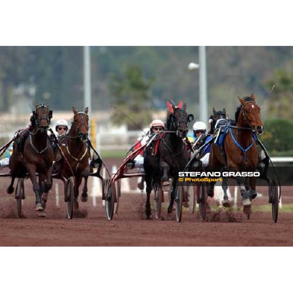 Kesaco Phedo leads at last 20 meters on Alesi Om and Revenue(at left) Criterium de Vitesse Cagnes sur Mer march 14 2004 ph.Stefano Grasso