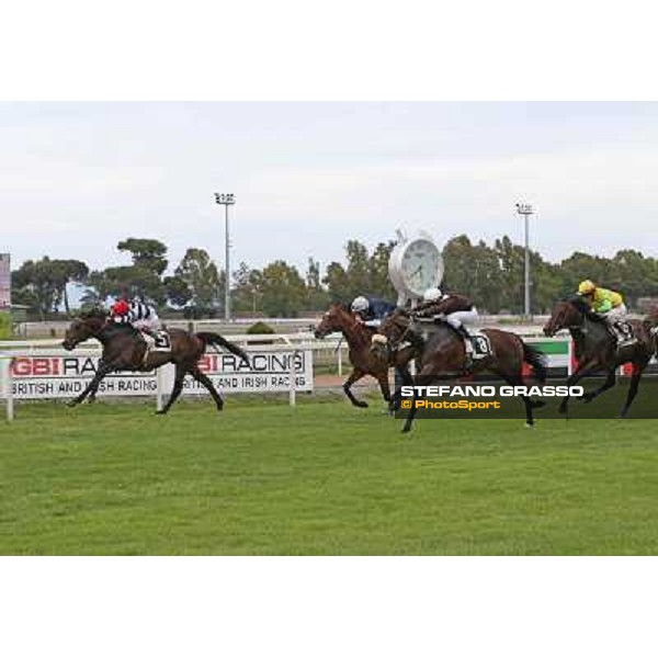 Andrea Atzeni on Marvi Thunders wins the Premio Emirates Airline Rome, Capannelle racecourse,11th may 2014 photo Stefano Grasso