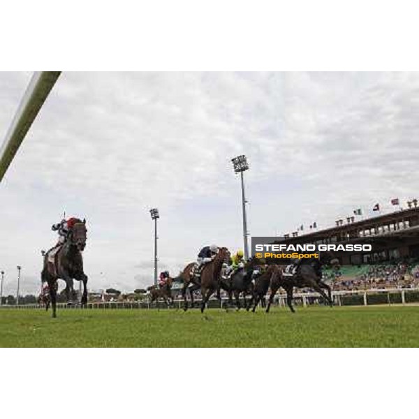 Andrea Atzeni on Marvi Thunders wins the Premio Emirates Airline Rome, Capannelle racecourse,11th may 2014 photo Stefano Grasso