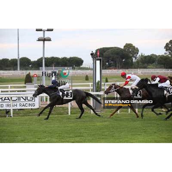 Francesco Dettori on Konkan wins the Premio Jebel Ali racecourse Rome, Capannelle racecourse,11th may 2014 photo Stefano Grasso