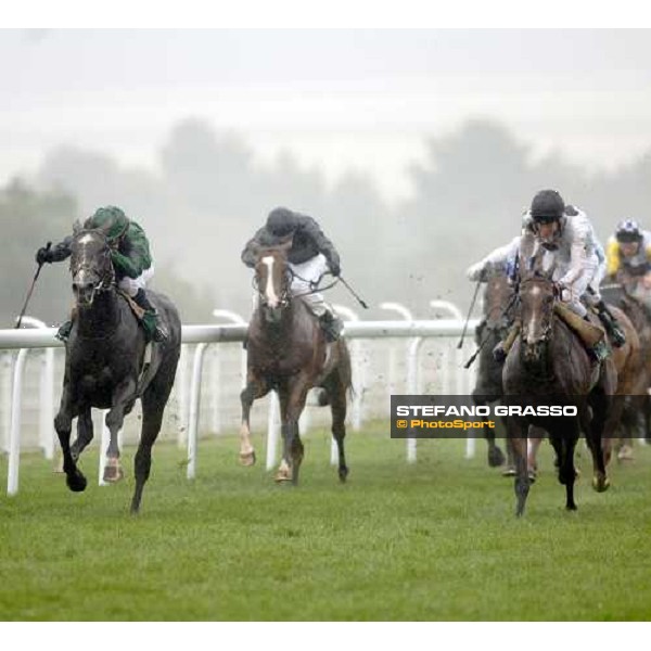 Proclamation (left) wins Sussex Stakes from Soviet Song pic Bill Selwyn 27-7-05
