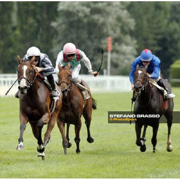 Divine Proportions, (left) and Cristophe Lemaire settles the Group 1 Prix D\'Astarte in as matter of strides. Shapira (blue) rt,Dominique Beouf was 2nd. Deauville PIc Bill Selwyn 31-7-05