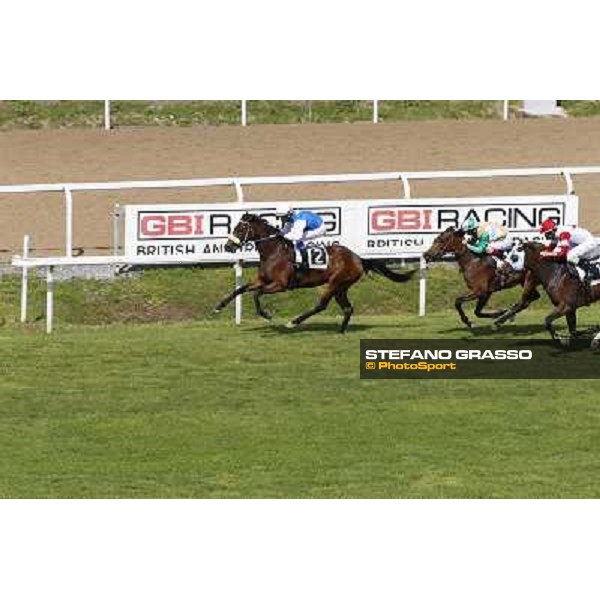 Carlo Fiocchi on Valvibrata wins the Premio Mario Perretti Mujahid Stakes Rome, Capannelle racecourse,11th may 2014 photo Domenico Savi/Grasso