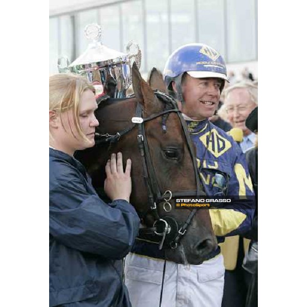 A.J.Mollema with Unforgettable in the winner circle of 110.o Deutsches Traber Derby Berlin Mariendorf, 7th august 2005 ph. Stefano Grasso