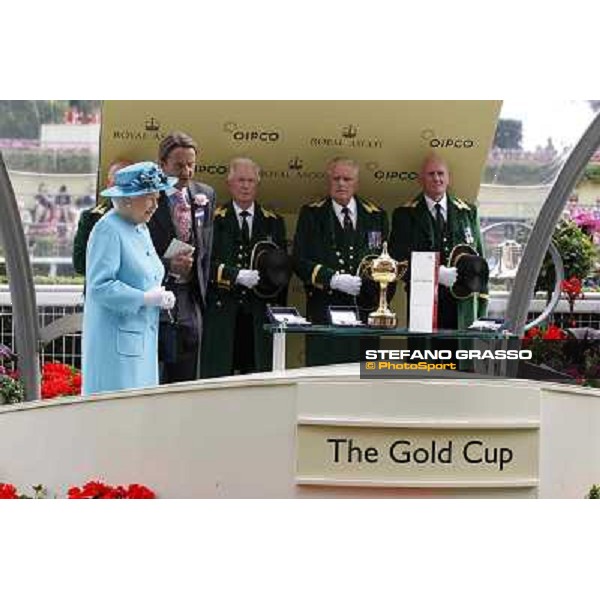 The Queen presents the Gold Cup to the owners . Joseph O\'Brien and Leading Light winners of the Gold Cup Ascot, Royal Ascot 19th june 2014 ph.Stefano Grasso