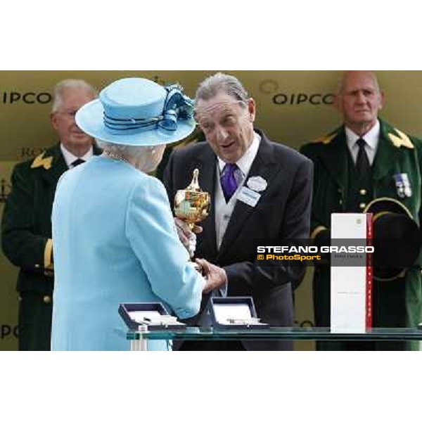 The Queen presents the Gold Cup to the owners . Joseph O\'Brien and Leading Light winners of the Gold Cup Ascot, Royal Ascot 19th june 2014 ph.Stefano Grasso