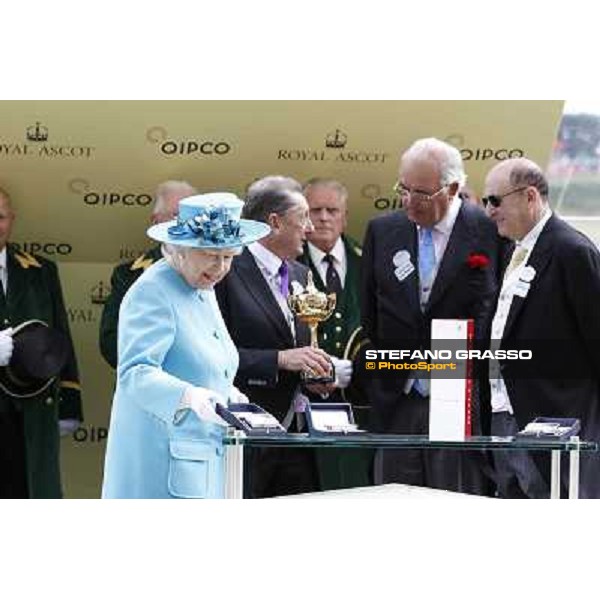 The Queen presents the Gold Cup to the owners . Joseph O\'Brien and Leading Light winners of the Gold Cup Ascot, Royal Ascot 19th june 2014 ph.Stefano Grasso
