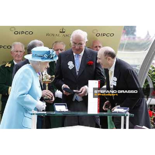 The Queen presents the Gold Cup to the owners . Joseph O\'Brien and Leading Light winners of the Gold Cup Ascot, Royal Ascot 19th june 2014 ph.Stefano Grasso